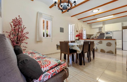 Camarles House | Holiday Home "Josep" with Private Terrace & Wi-Fi