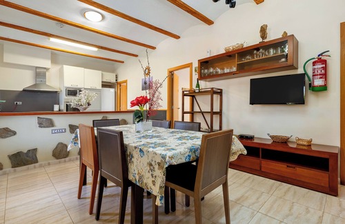 Camarles House | Holiday Home "Josep" with Private Terrace & Wi-Fi