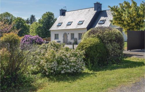 Ploubezre House | Holiday Home Kerguigniou