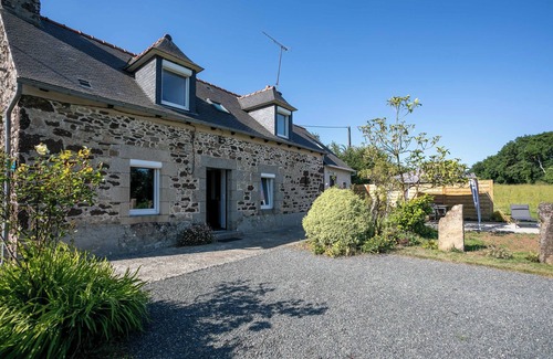 Tressignaux House | Holiday Home "Kerkohann" with Private Garden & Wi-Fi