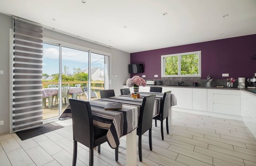 Matignon House | Holiday Home 'Kermat' with Private Terrace, Private Garden and Wi-Fi