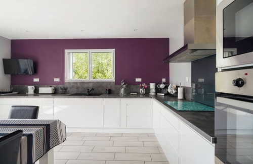 Matignon House | Holiday Home 'Kermat' with Private Terrace, Private Garden and Wi-Fi
