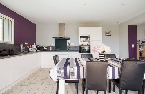 Matignon House | Holiday Home 'Kermat' with Private Terrace, Private Garden and Wi-Fi