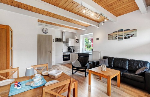 Kopendorf House | Holiday Home 'Kleiner Leuchtturm-Backbord' with Private Terrace, Private Garden and Wi-Fi