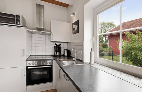 Kopendorf House | Holiday Home 'Kleiner Leuchtturm-Backbord' with Private Terrace, Private Garden and Wi-Fi