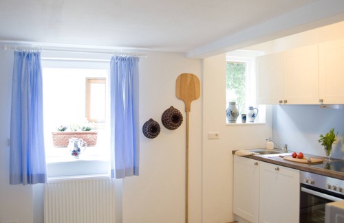 Ueberlingen House | Holiday Home 'Kleines Landhaus Bodensee' with Lake View, Balcony and Wi-Fi
