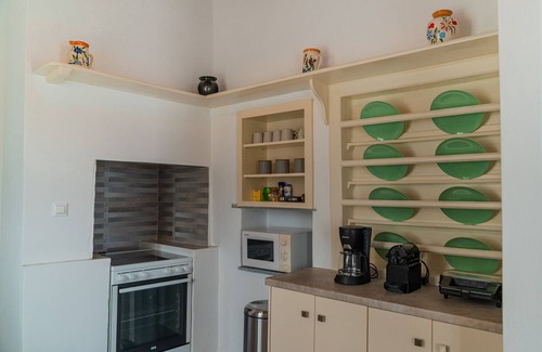 Apollonia House | Holiday Home 'Komis Mansion Exambela' with Private Terrace, Wi-Fi and Air Conditioning