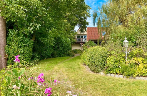 Gronenberg House | Holiday Home 'Kuschel-Muschel' with Sea View, Private Terrace and Wi-Fi