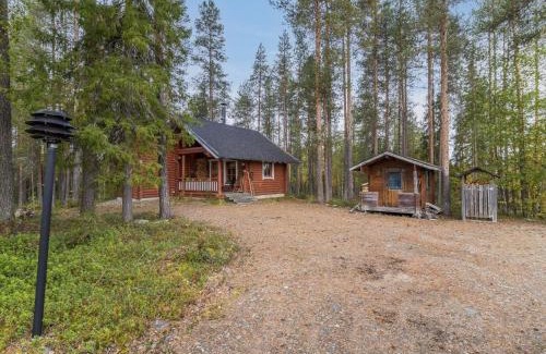 Lampivaara House | Holiday Home Kuukkelin tupa 1 by Interhome