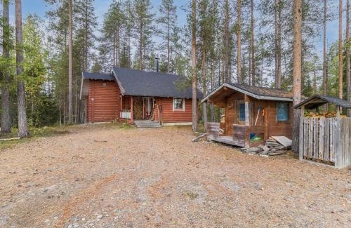 Lampivaara House | Holiday Home Kuukkelin tupa 1 by Interhome
