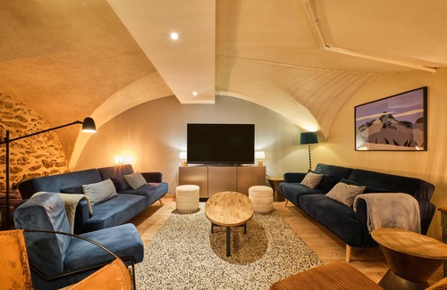 Venosc House | Holiday Home 'L'Aiguille' with Mountain View, Whirlpool, Terrace and Wi-Fi