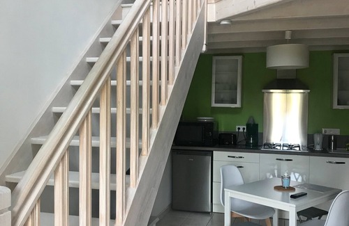 Saint-Crepin House | Holiday Home 'L'abricotier' with Shared Pool, Wi-Fi and Air Conditioning