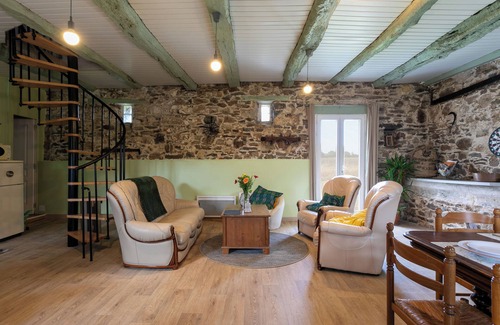 Allineuc House | Holiday Home 'L'abreuvoir Du Leffo' with Private Terrace, Private Garden and Wi-Fi