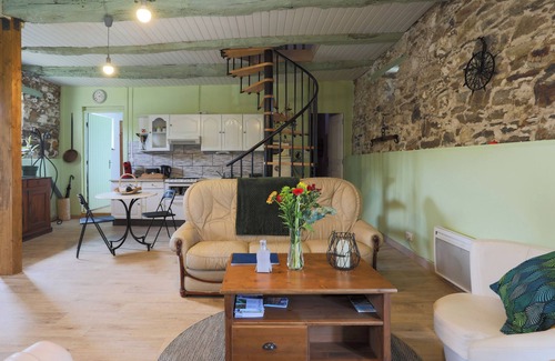 Allineuc House | Holiday Home 'L'abreuvoir Du Leffo' with Private Terrace, Private Garden and Wi-Fi
