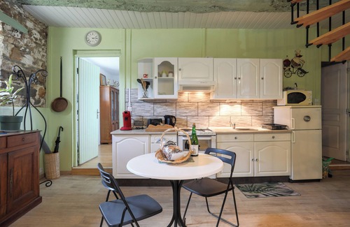 Allineuc House | Holiday Home 'L'abreuvoir Du Leffo' with Private Terrace, Private Garden and Wi-Fi