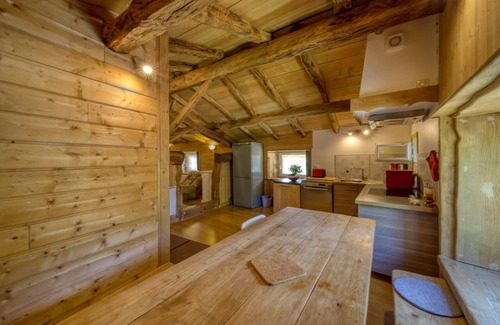 Choranche House | Holiday Home 'L' Echappée En Vercors' with Lake View, Private Terrace and Wi-Fi