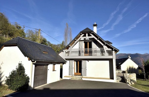 Arras-en-Lavedan House | Holiday Home 'Le Pircourlet' with Mountain View, Private Terrace and Wi-Fi