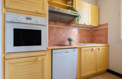 Le Grand Large House | Holiday Home Les violettes 2 by Interhome
