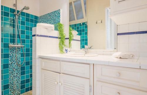 Le Grand Large House | Holiday Home Les violettes 2 by Interhome