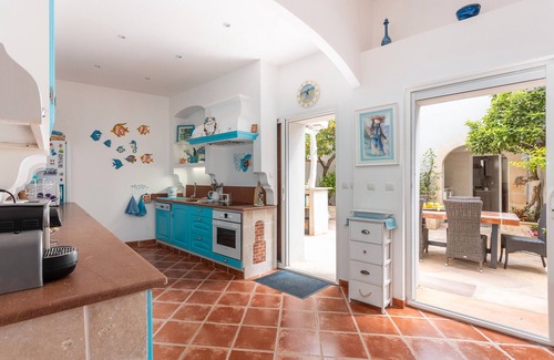 Tresnuraghes House | Holiday Home 'L'incanto Blu' with Private Terrace, Wi-Fi and Air Conditioning