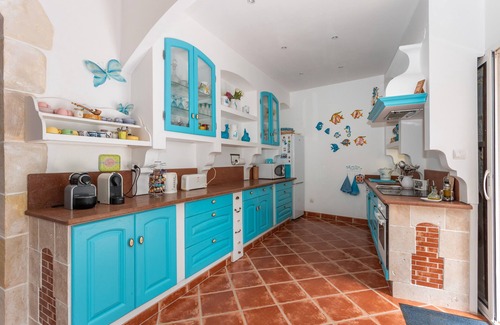 Tresnuraghes House | Holiday Home 'L'incanto Blu' with Private Terrace, Wi-Fi and Air Conditioning