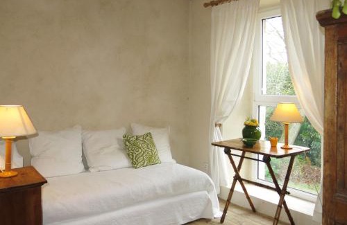 Sainte-Marie-du-Mont House | Holiday Home La Bedelle by Interhome