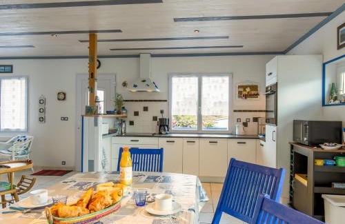 Lampaul-Plouarzel House | Holiday Home La Glycine by Interhome