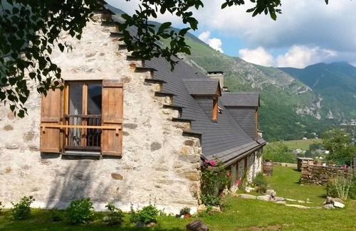 Campan House | Holiday Home 'La Grange De Gassiole' with Mountain View, Private Terrace and Wi-Fi