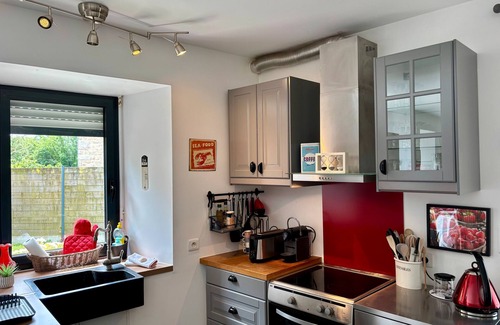Kerroch House | Holiday Home 'La Kervernoïse' with Shared Terrace, Private Garden and Wi-Fi