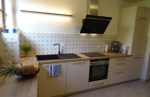 Cajarc House | Holiday Home 'La Maison Du Tour De Ville' with Mountain View, Wi-Fi and Air Conditioning
