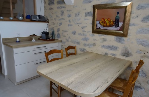 Cajarc House | Holiday Home 'La Maison Du Tour De Ville' with Mountain View, Wi-Fi and Air Conditioning