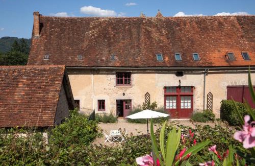 La Tagniere House | Holiday Home La Maison du Chateau by Interhome