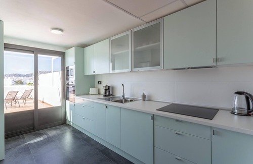 La Herradura House | Holiday Home "La Reserva" with Shared Pool, Terrace & Wi-Fi