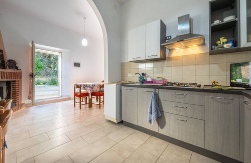 Barbusi House | Holiday Home 'La Rocca Del Pellegrino' with Mountain View, Wi-Fi and Air Conditioning