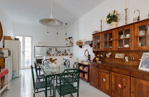 Magomadas House | Holiday Home 'La Stazione di Teresa' with Garden & Wi-Fi