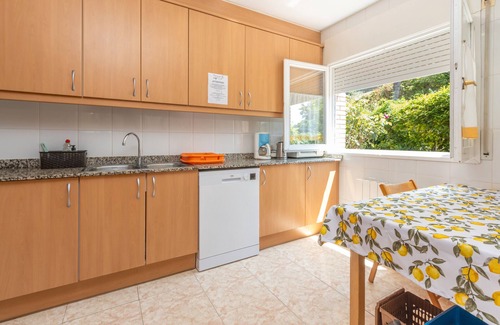 Banyoles House | Holiday Home 'Lago De Banyoles' with Lake View, Wi-Fi and Air Conditioning