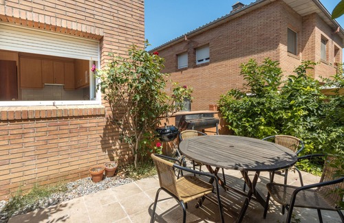 Banyoles House | Holiday Home 'Lago De Banyoles' with Lake View, Wi-Fi and Air Conditioning