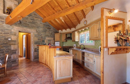 Formigueres House | Holiday Home 'Le Calmadou' with Mountain View, Private Terrace and Wi-Fi