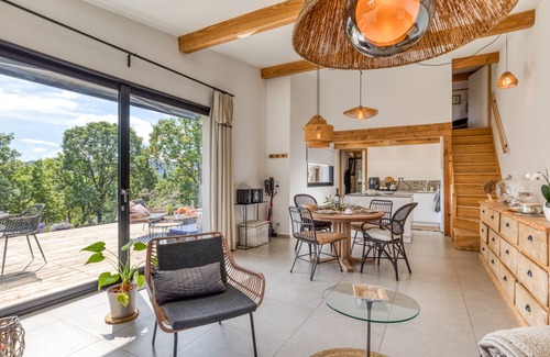 Bedarieux House | Holiday Home 'Le Mas De Coeur' with Mountain View, Wi-Fi and Air Conditioning