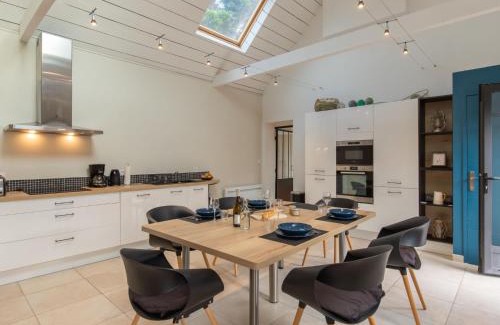 Brignogan-Plage House | Holiday Home Le Petit Bonheur by Interhome