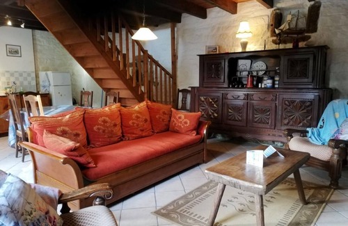 Ploerdut House | Holiday Home 'Les 3 Gîtes De Kerlividic' with Shared Pool, Shared Garden and Wi-Fi