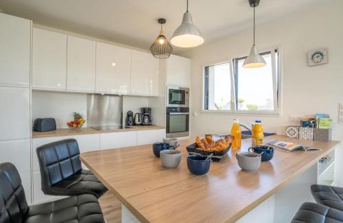 Plouneour-Trez House | Holiday Home Les Dunes by Interhome