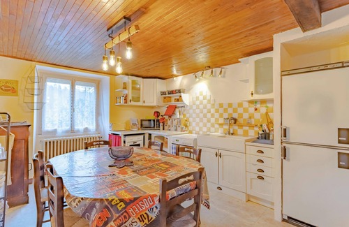 Tursac House | Holiday Home 'Les Gabernous' with Private Terrace and Private Garden