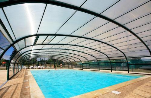 Beynat House | Holiday Home Les Hameaux de Miel by Interhome