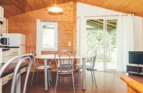 Beynat House | Holiday Home Les Hameaux de Miel by Interhome