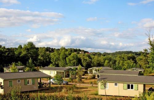 Beynat House | Holiday Home Les Hameaux de Miel-Chalet 6 pers- by Interhome