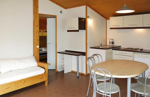 Beynat House | Holiday Home Les Hameaux de Miel-Chalet 6 pers- by Interhome