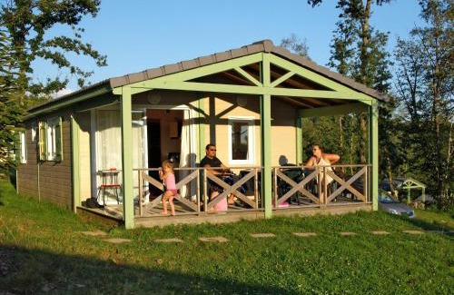 Beynat House | Holiday Home Les Hameaux de Miel-Chalet 4 pers- by Interhome