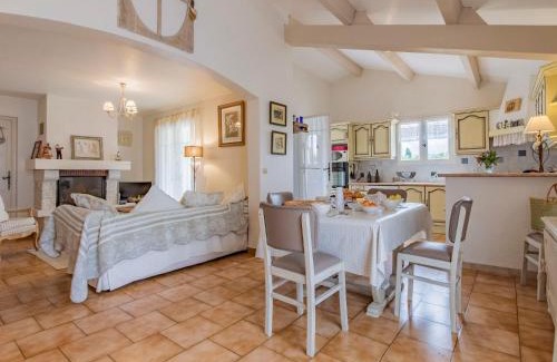 Gargas House | Holiday Home Les Iris by Interhome