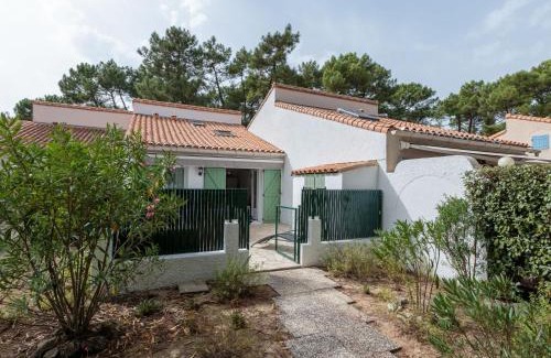 Les Mathes House | Holiday Home Les Maisons de l'Océan-2 by Interhome
